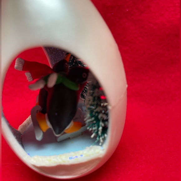 Penguin Hallmarks Ornament - Picture 4 of 7